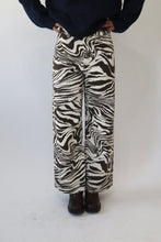 Load image into Gallery viewer, Ezra Jeans
